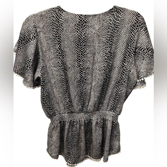 Dressbarn Black & White Boho Blouse Medium Crochet Embroidered Peasant Top - Picture 8 of 8